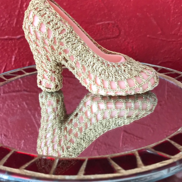 VTG Right gold lame Doll shoe - Picture 2 of 8